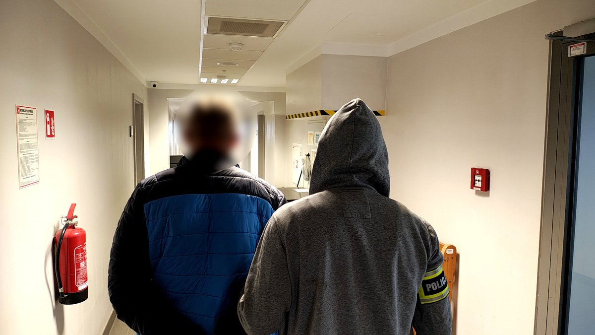 Ponad 60 tysięcy papierosów bez akcyzy. 59-latek z zarzutem