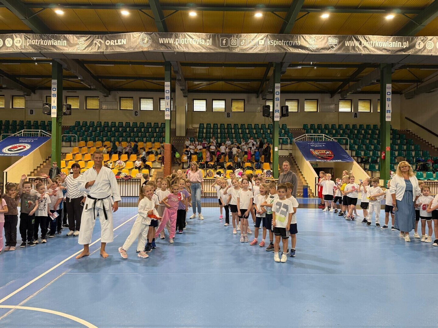 Aktywna Lekcja WF z OSiR wraca Dzieci z Piotrkowa Trybunalskiego znów poznają sport od najlepszej strony