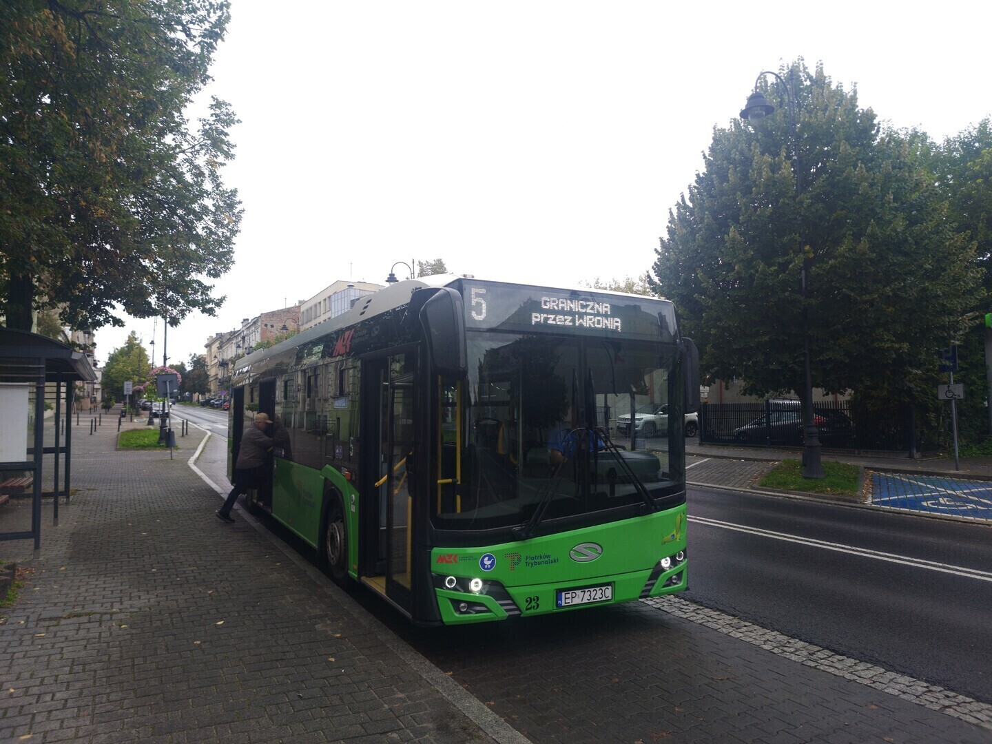 Autobus linii 5 odjeżdża zbyt szybko Uczniowie II LO napisali petycję
