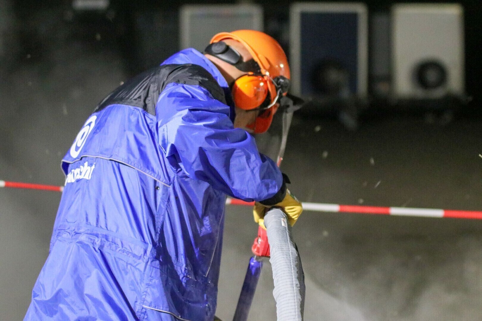 Odzież robocza na zimę jak dobrać kurtkę i spodnie robocze do niskich temperatur
