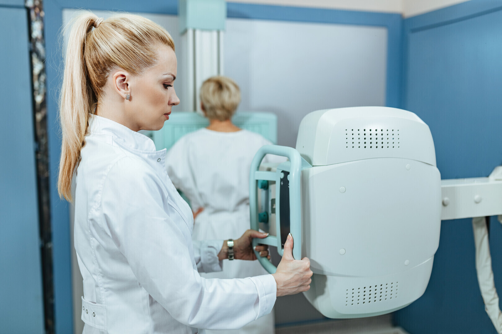 Październik miesiącem profilaktyki raka piersi. Mammobusy odwiedzą Piotrków i region