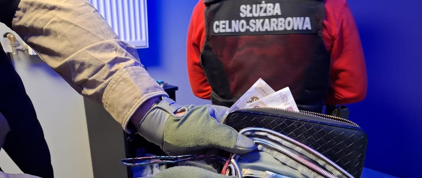 Wielka akcja KAS i Policji w Łódzkiem. 58 osób zatrzymanych zabezpieczono 287 nielegalnych automatów