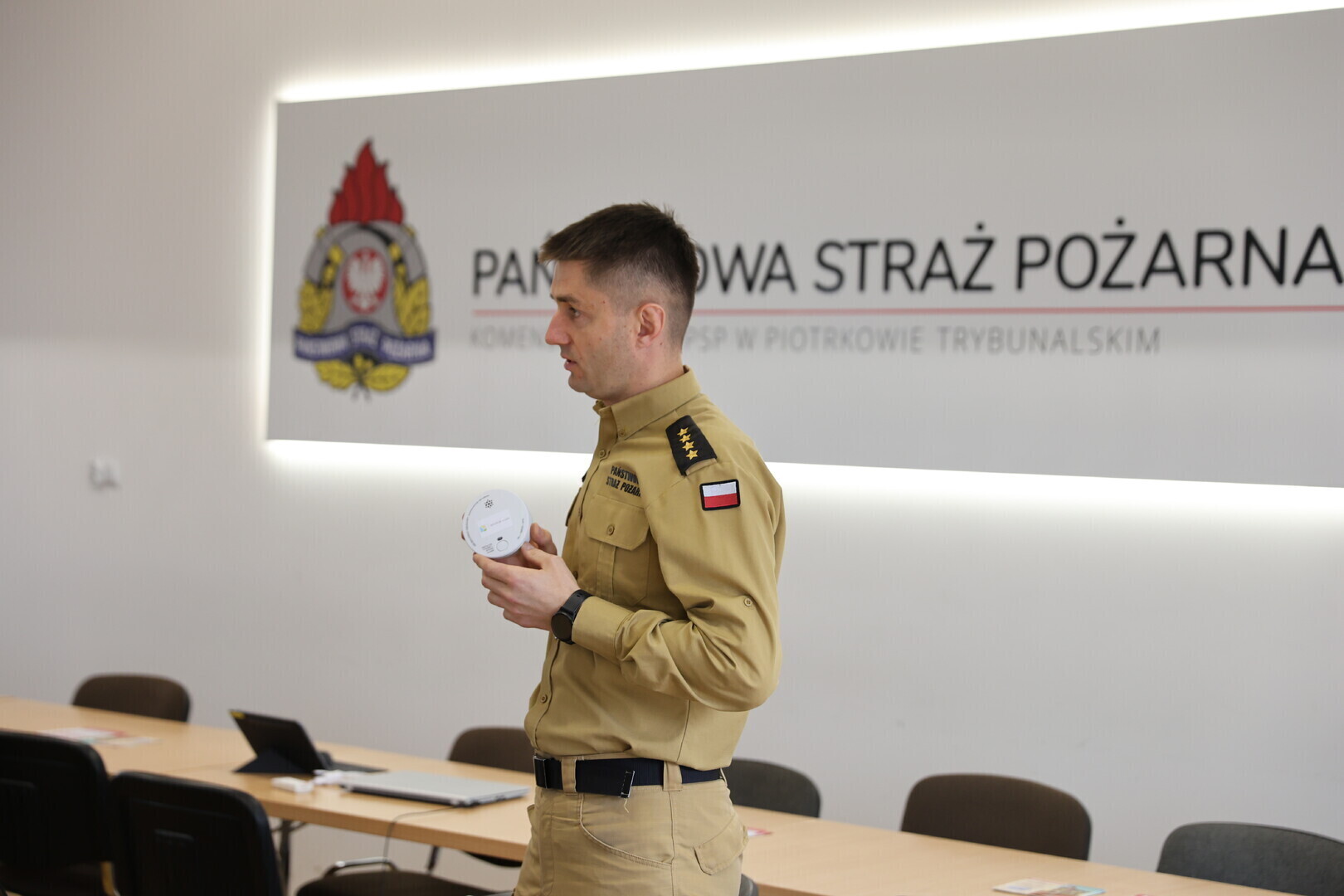 Czad i ogień. Obudź czujność. Strażacy edukują mieszkańców Piotrkowa i rozdają czujniki