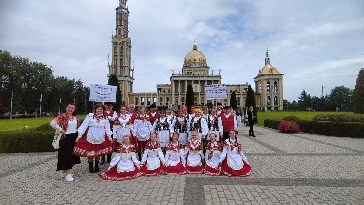 Koraliki i Ludowa Biesiada z Czarnocina zwyciężyły w Przeglądzie Zespołów Artystycznych w Licheniu