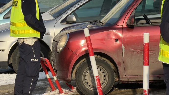 Policyjny pościg ulicami Piotrkowa. Ucieczka zakończona na osiedlowym parkingu