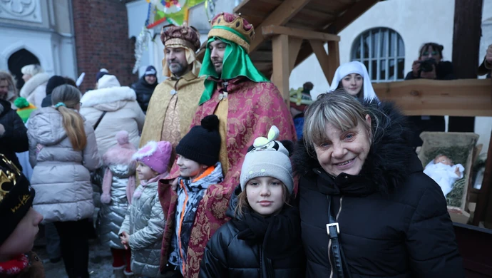 Barwny Orszak Trzech Króli Przemaszerował Piotrkowem.ZDJĘCIA