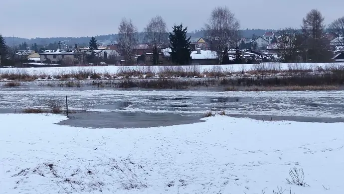 Zator lodowy na Pilicy. Obowiązuje II stopień zagrożenia hydrologicznego