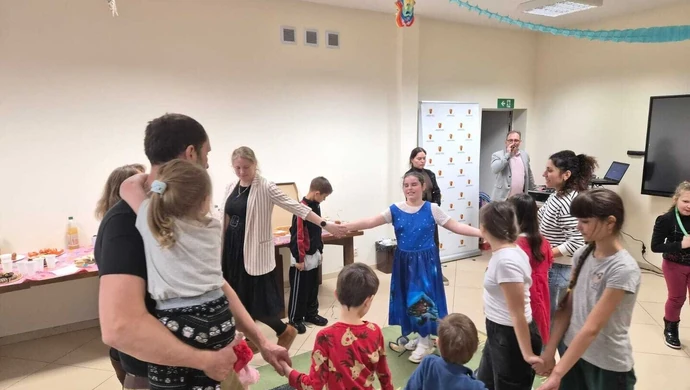 Niedzielne nabożeństwo i spotkanie z Mikołajem, a do tego mnóstwo dobrej zabawy. Tak świętowano Boże Narodzenie w niedzielę w Cerkwii w Piotrkowie