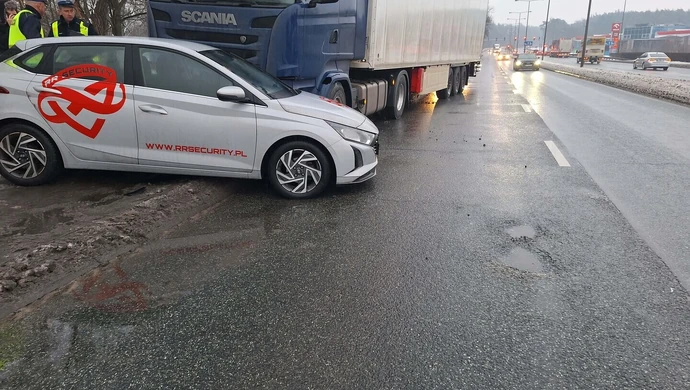 TIR zderzył się z osobówką na Sulejowskiej