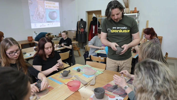 Garncarstwo jak przed tysiącami lat. Warsztaty w Akademii Piotrkowskiej