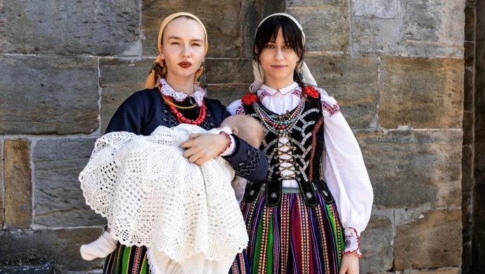 Piotrkowianka sama szyje i haftuje stroje ludowe