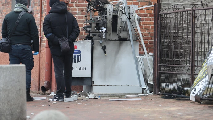 Wysadzili bankomat w centrum Gorzkowic ZDJĘCIA