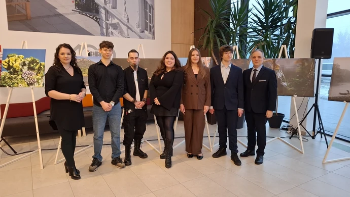 Fotografia jako sposób patrzenia na świat. Wernisaż uczniów i absolwentów „Ekonomika” w Mediatece