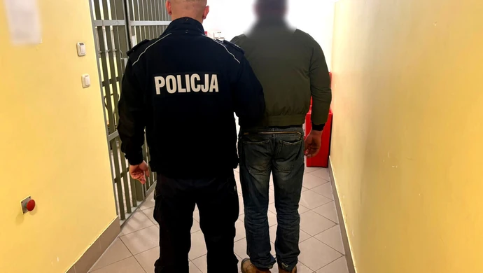 Wjechał do rowu i uciekł, dzielnicowy zatrzymał go w łóżku