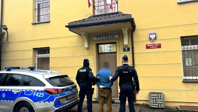 Pościg przez pola i zatrzymanie 33-latka z Sulejowa