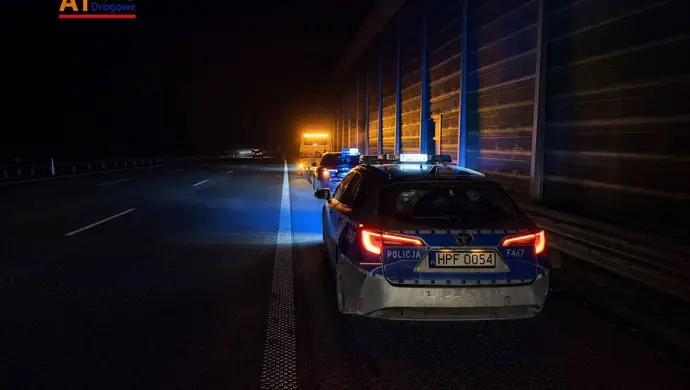 Pijany kierowca przebił bariery na A1 i zjechał na przeciwległy pas. Groźne zdarzenie pod Piotrkowem