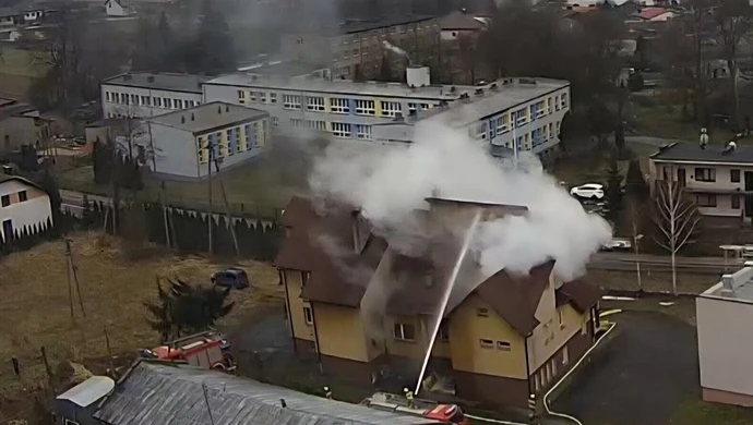 Pożar plebanii w Kamieńsku. Burmistrz dziękuje strażakom