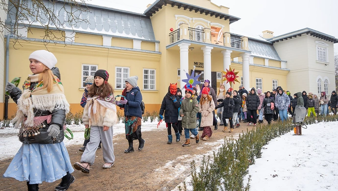 Łódzkie pełne tradycji. Ostatkowy korowód przeszedł ulicami Bełchatowa