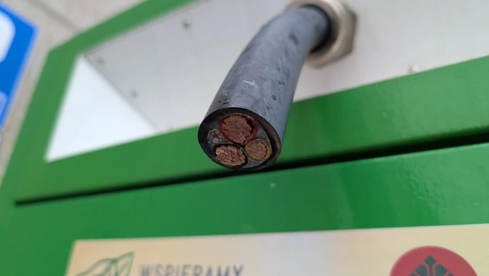 W Piotrkowie kradną kable do ładowania samochodów elektrycznych