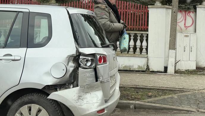 „Łowca wykroczeń” spowodował kolizję. Uderzył w busa z dziećmi z Ośrodka Szkolno – Wychowawczego