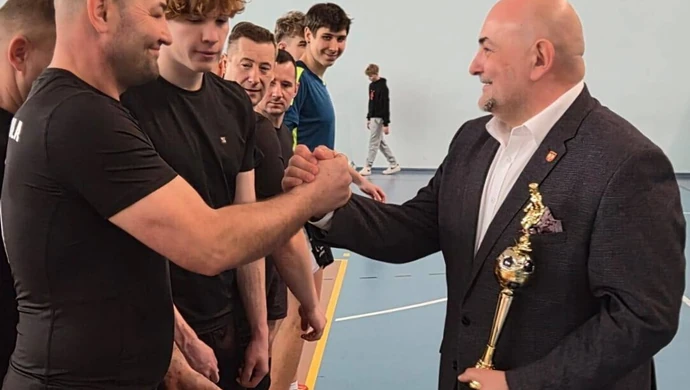 Halowy Turniej Piłki Nożnej Strażaków. Podwójny sukces drużyn z gminy Czarnocin