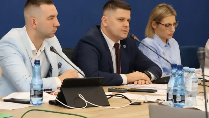 Kolejna sesja Rady Miejskiej w Kamieńsku. Jakie podjęto uchwały?