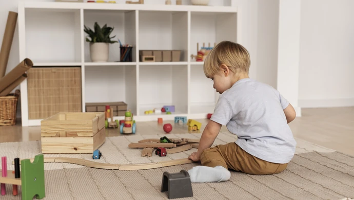 Meble Montessori – dlaczego rodzice coraz częściej wybierają je do pokoju dziecka?