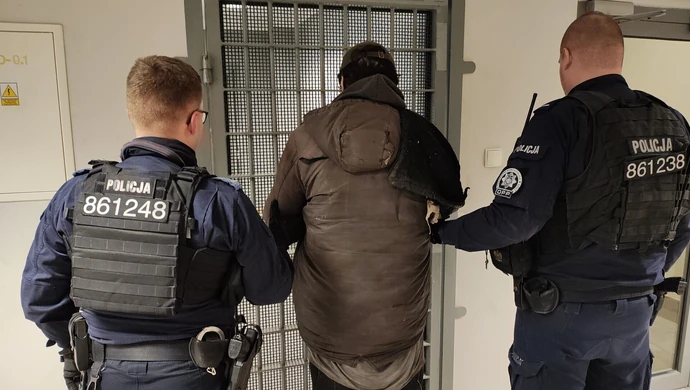 Miał onanizować się pod Biedronką i grozić nożem w Piotrkowie. Został już zatrzymany 