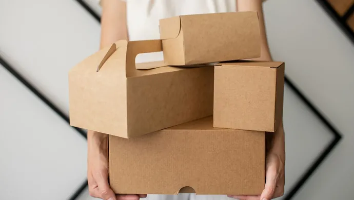 Wysyłka produktów o nietypowych kształtach - długa tuba, owijka czy klasyczne pudełko?