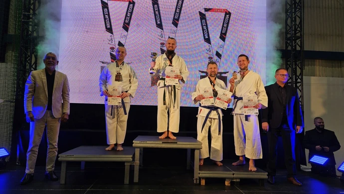 Grad medali dla piotrkowskich karateków