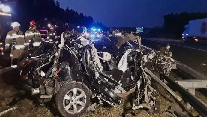 Koszmarny wypadek na A1 pod Piotrkowem. Autostrada zablokowana, kierowca w ciężkim stanie