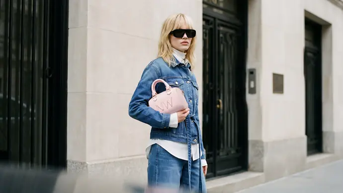 Buty na koturnie – jak dodać sobie elegancji podczas letnich wyjść?