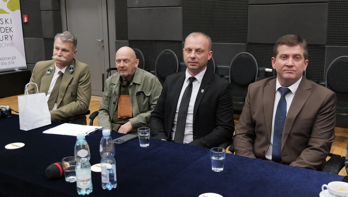 Wokół Zalewu Sulejowskiego powstanie „Velo Pilica”. Samorządy podpisały porozumienie