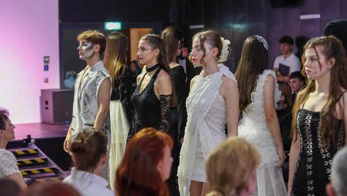 Fenomenalny pokaz mody w Mediatece. Ubrania z recyklingu zachwyciły publiczność ZDJĘCIA