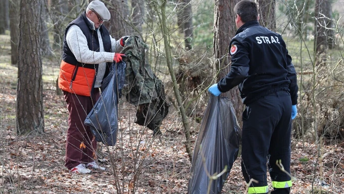 Sprzątali las i okolice Luciąży w Przygłowie