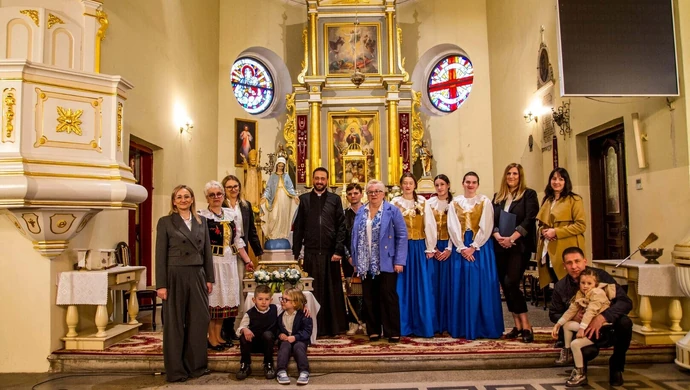 Odnowiona figura Matki Bożej Niepokalanej w Czarnocinie poświęcona