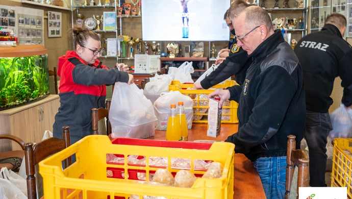 Wielkanocne paczki trafiły do potrzebujących mieszkańców 