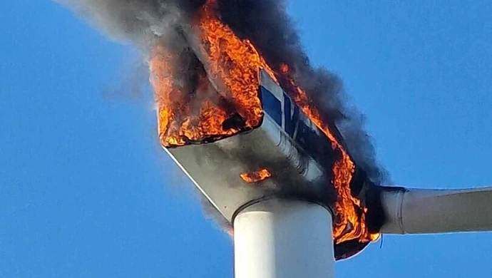 Pożar turbiny wiatrowej w gminie Czarnocin
