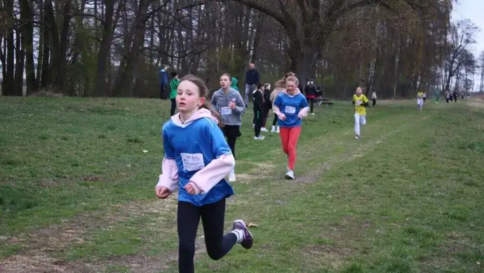 Uczniowie rywalizowali w mistrzostwach powiatu w biegach przełajowych w Wolborzu