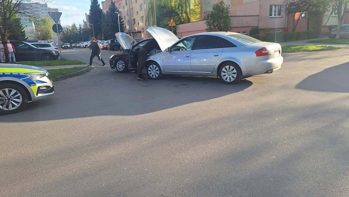 Kolizja na skrzyżowaniu Daniłowskiego i Szkolnej w Piotrkowie 