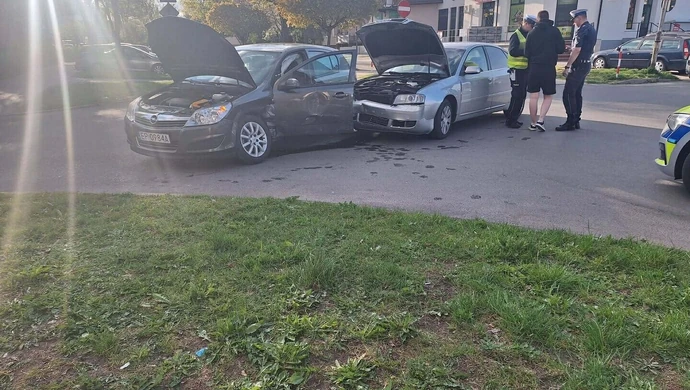 Kolizja na skrzyżowaniu Daniłowskiego i Szkolnej w Piotrkowie 