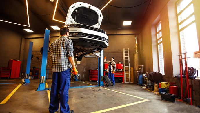 Wyciskacze do mas gęstych – dlaczego tani pistolet do silikonu to strata Twoich nerwów?