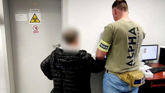 Nielegalny towar u  72-latki. Policja zatrzymała paserkę akcyzową