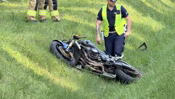 Motocyklista ranny w wypadku na DW742. Droga między Przygłowem a Łęcznem zablokowana
