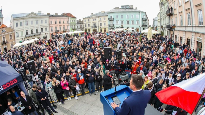 Sławomir Mentzen znowu w Piotrkowie. Na Rynku będzie Q&A, grill i polityka bez garnituru