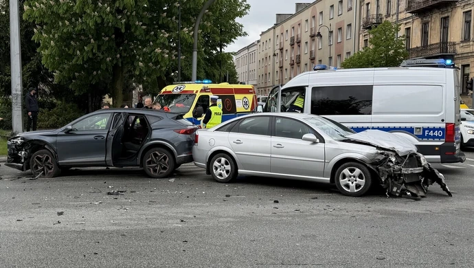 Groźne zderzenie na skrzyżowaniu Al. 3 Maja i Al. Kopernika w Piotrkowie
