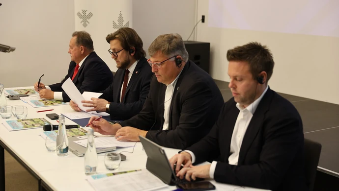Niemieccy samorządowcy z wizytą w piotrkowskiej Mediatece. Rozmawiali o bezpieczeństwie i współpracy w Europie