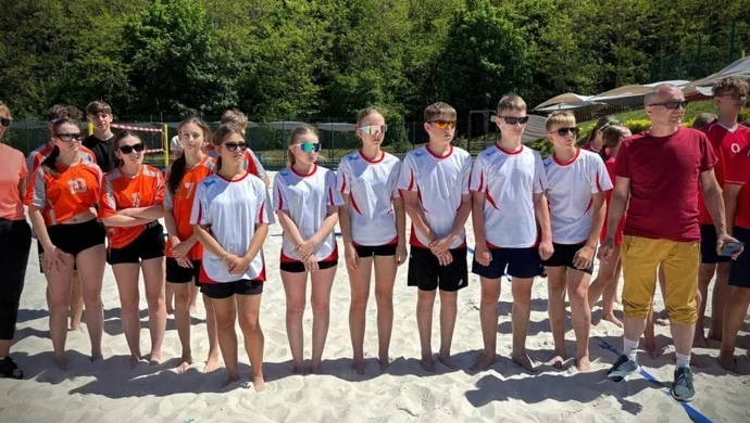 Sportowa majówka w Powiecie Piotrkowskim: Młodzi mistrzowie w blasku słońca i medali