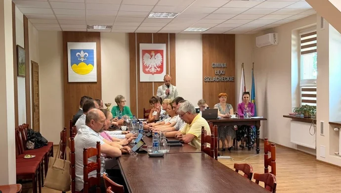 Sesja Rady Gminy Łęki Szlacheckie. Radni zajęli się zmianami w budżecie i dzierżawą nieruchomości