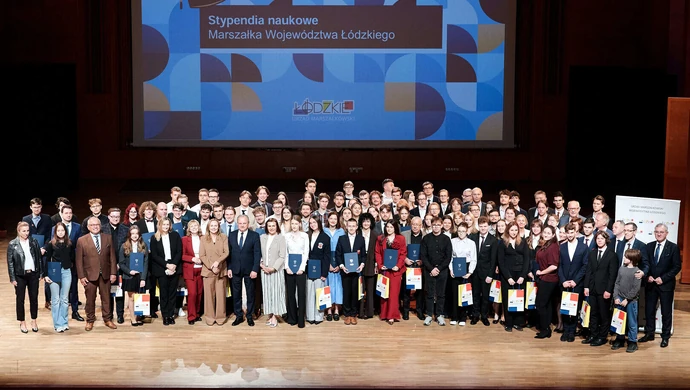 Uczniowie i studenci z Piotrkowa, Bełchatowa oraz Radomska w gronie stypendystów marszałka